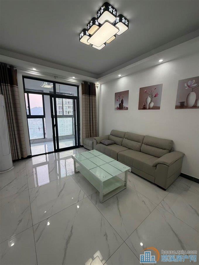 鸣北小区面积105平精装修两间朝南