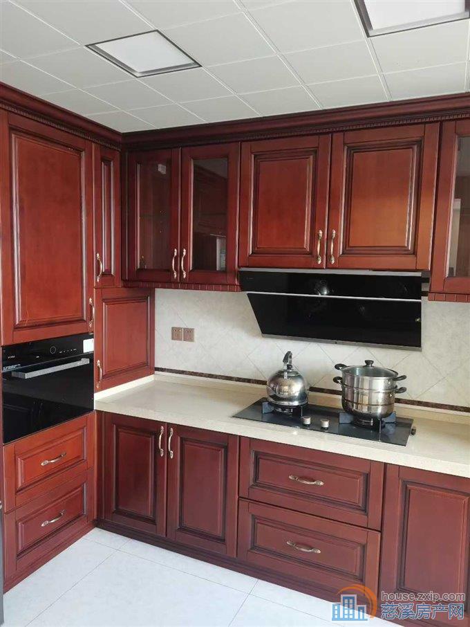 嘉景苑183平豪装+车位储188万