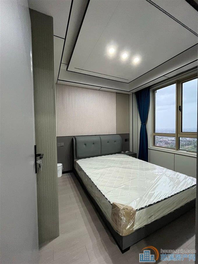 伊顿花苑129平166万全新精装修未入住