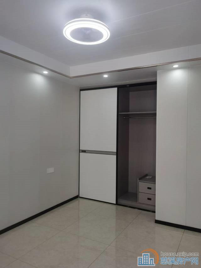 金山西区直地1楼面积57平精装85.8万