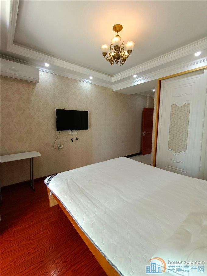 嘉景园朝南精装修单身公寓有阳台直接钥匙在