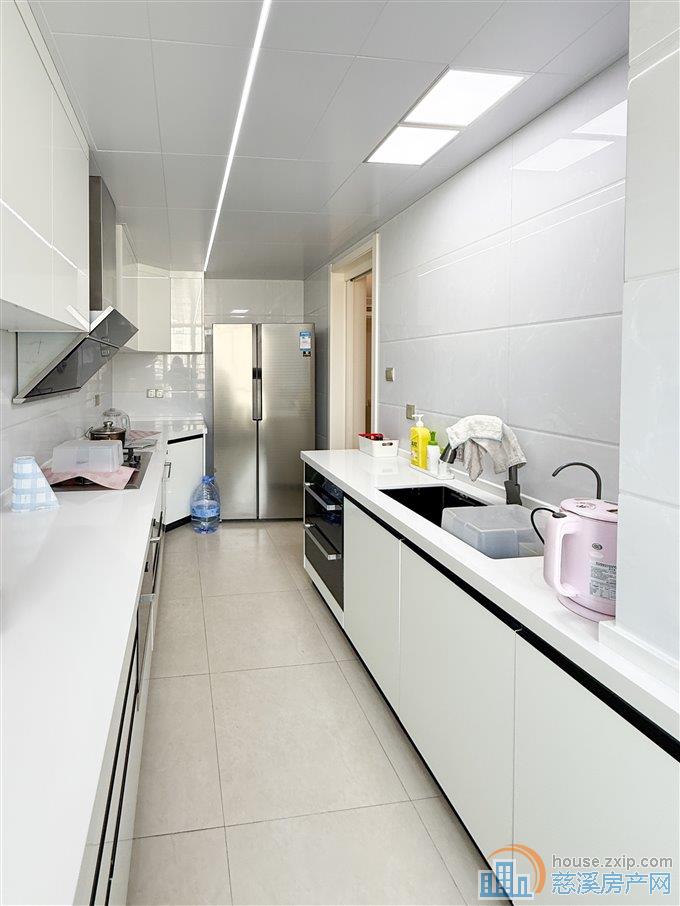 壹公馆 精装送车位 202平方319万