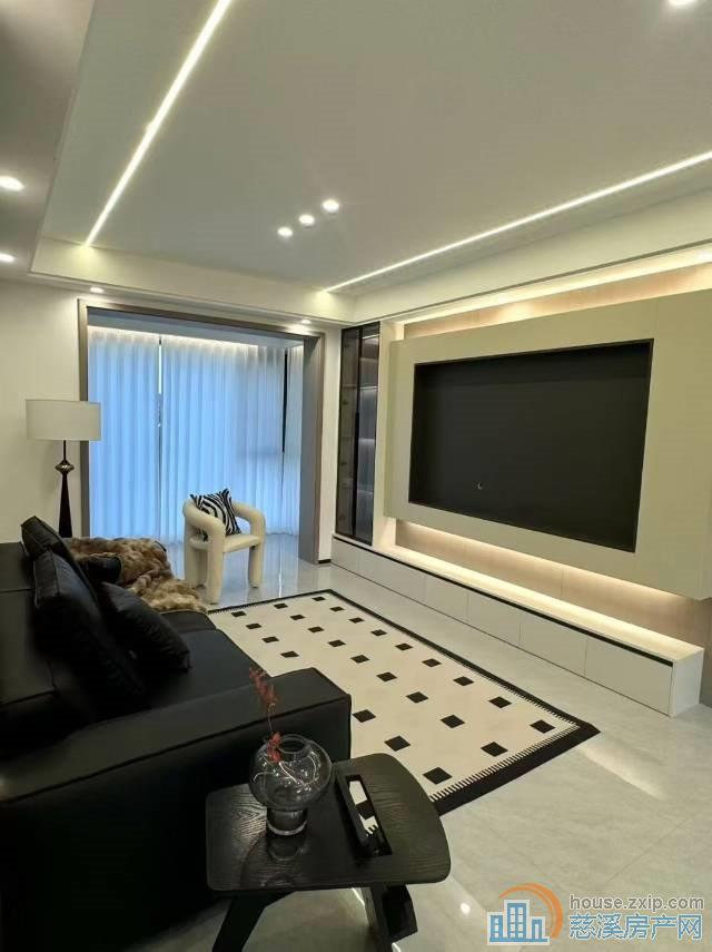 蔚蓝云图85平方豪装119.8万满2年