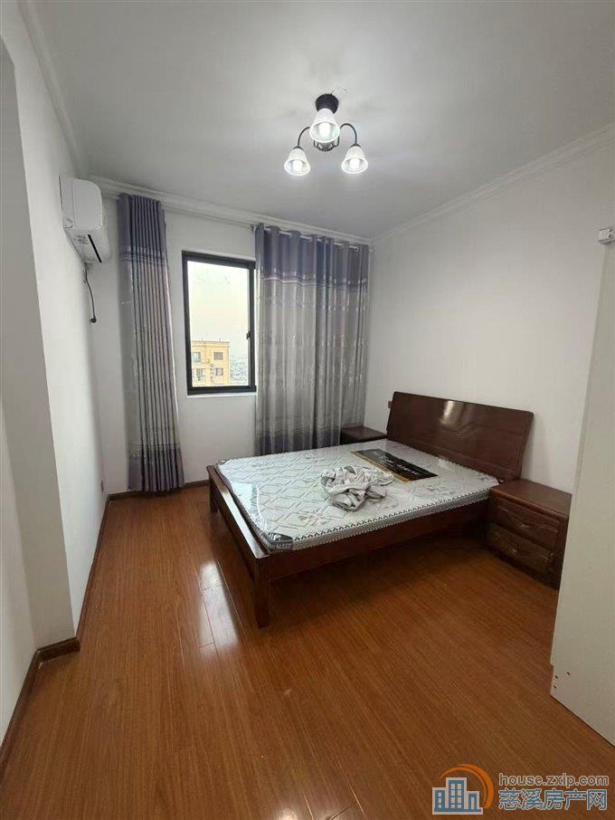 鸣北小区面积105平精装修两间朝南