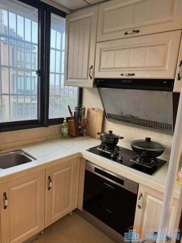 百合家园中楼层89平方精装67万