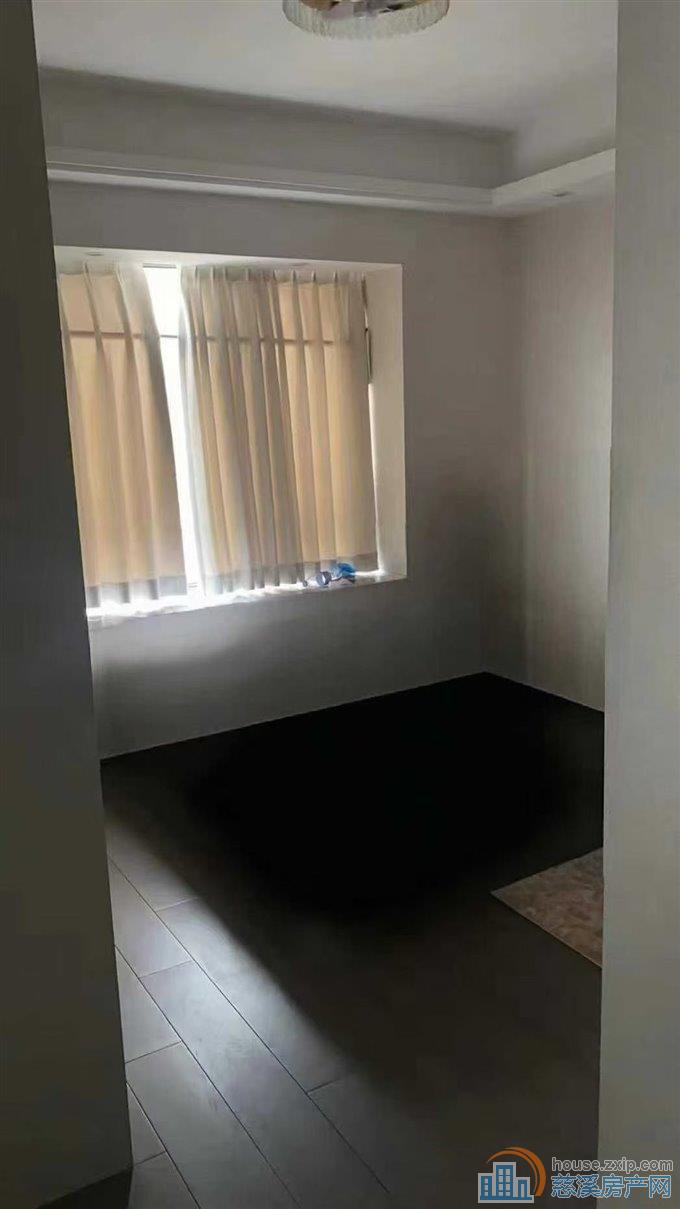 紫荊府电梯洋房5楼124平精装220万