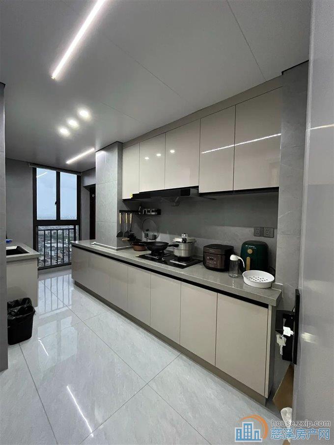 伊顿花苑129平166万全新精装修未入住