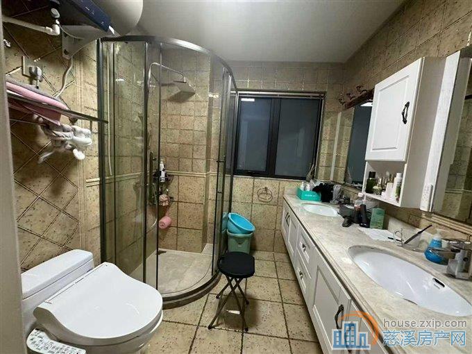 保利一期君悦湾139平方豪华三室拎包入住