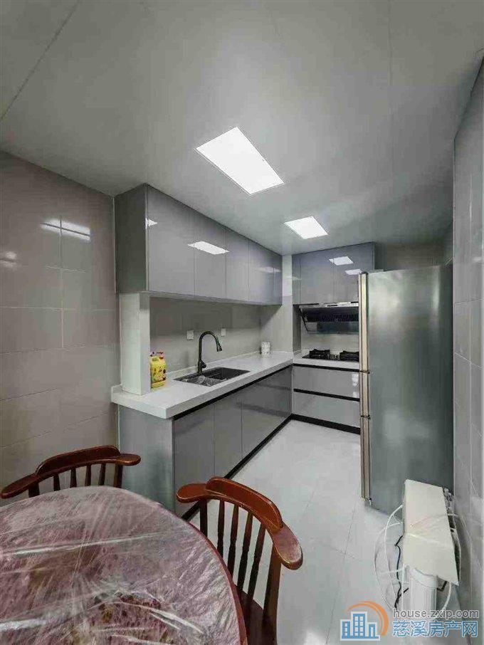 人和家园中间楼层 可读书