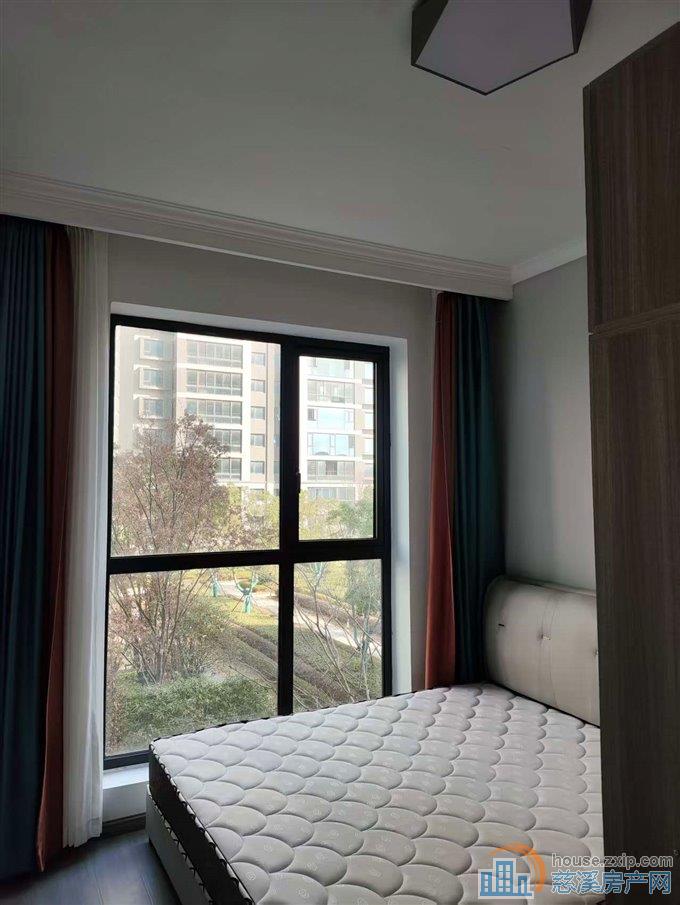 泊蔚里三室南北通透带车位  3600/月