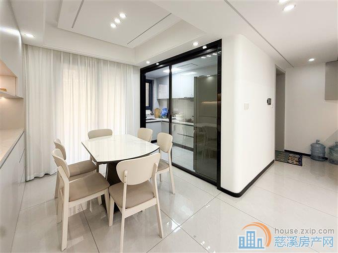 天安盛世精装洋房 三开间拎包入住带车位