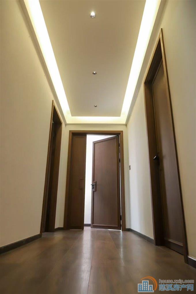 牡丹公寓电梯211.25平车位239万