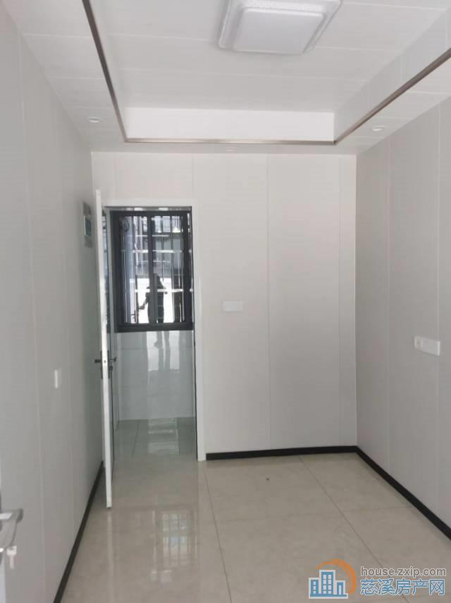 金山西区直地1楼面积57平精装85.8万