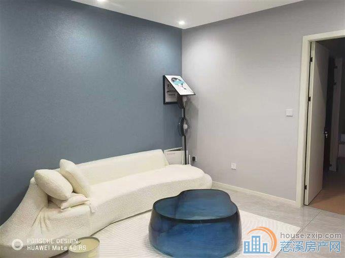 海泊中心2号楼精装修93平公寓72万