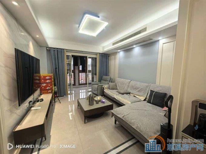 鸣北小区 豪华婚装146平方160万车位