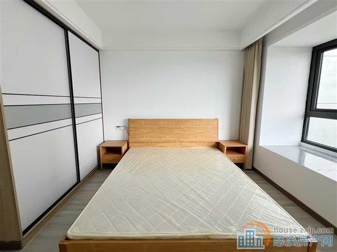 悦未来3室2厅2卫精装3800带车位直接