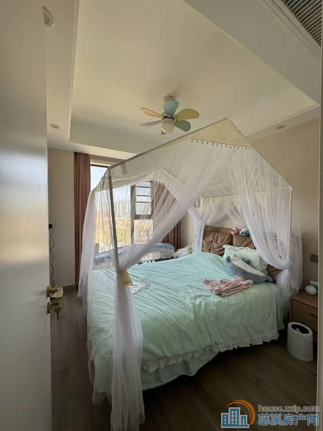 中海湖心半岛127平中间层精233.8万