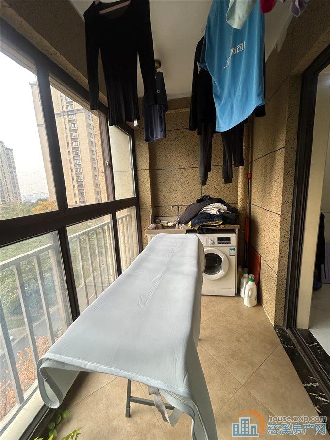 白金湾132平125.8万精装修绿城物业