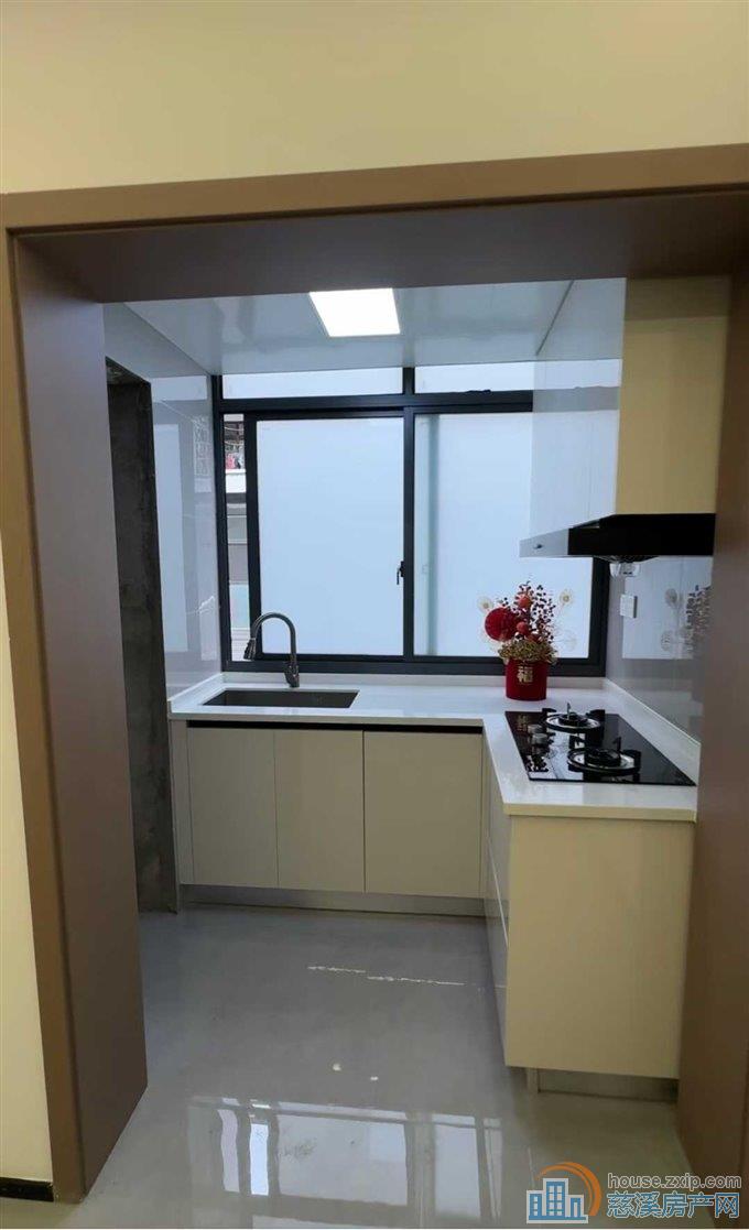 金山新村全新精装修带花园直接房源钥匙在