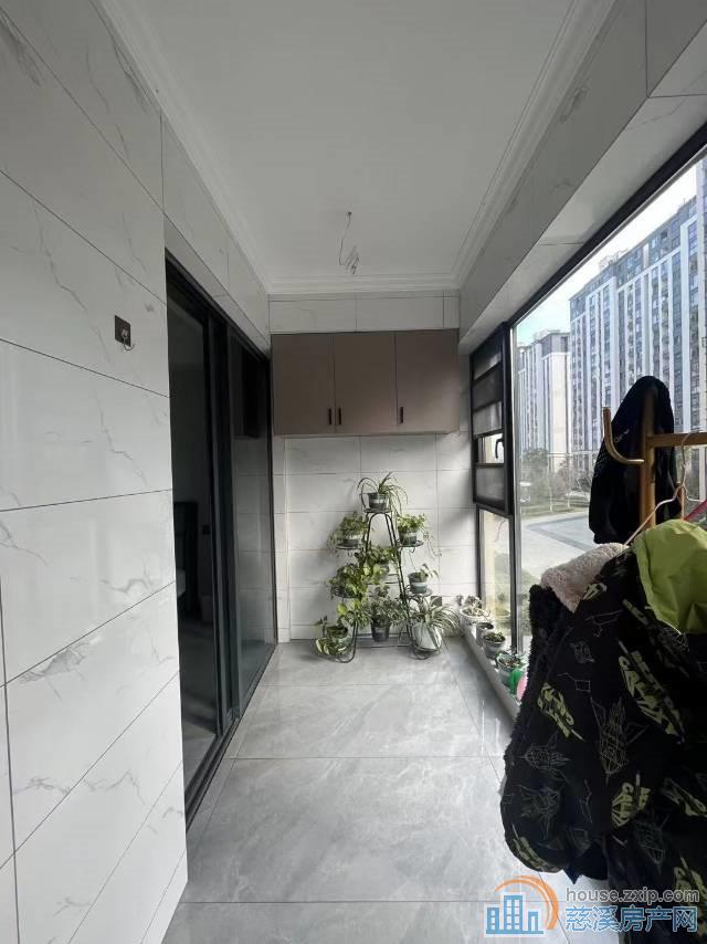 阅江府边套自住精装133平228万满2年