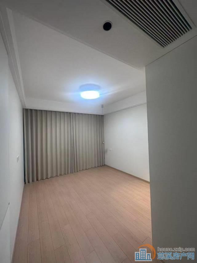 万固西区143平中上楼层朝南精装320万