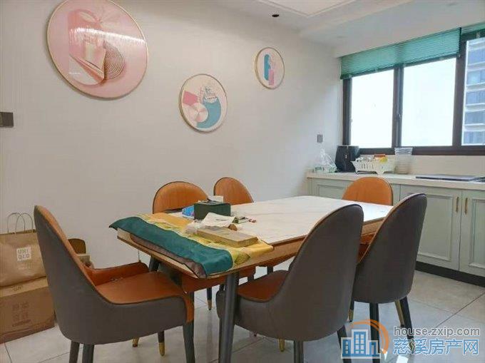 泊江府江湾世家洋房125平+租车位精装