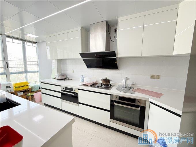 壹公馆 精装送车位 202平方319万