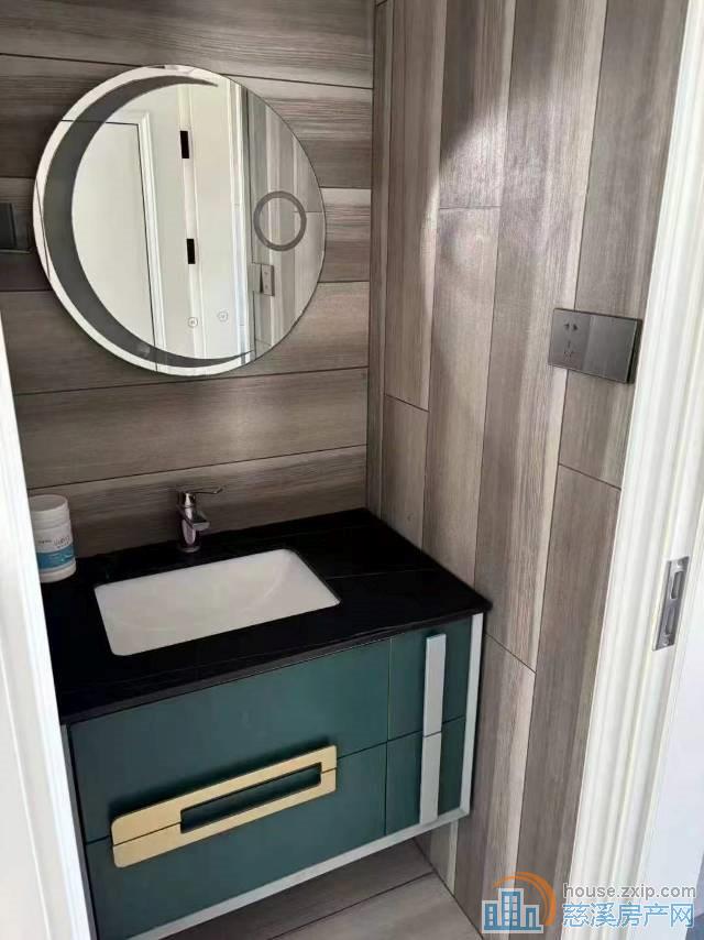 界牌新村51平南北通透精装1900元