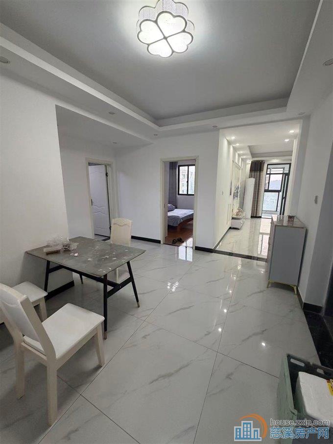 鸣北小区面积105平精装修两间朝南