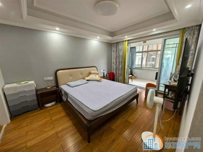 玲珑小区4楼94平架空层婚装94.8万