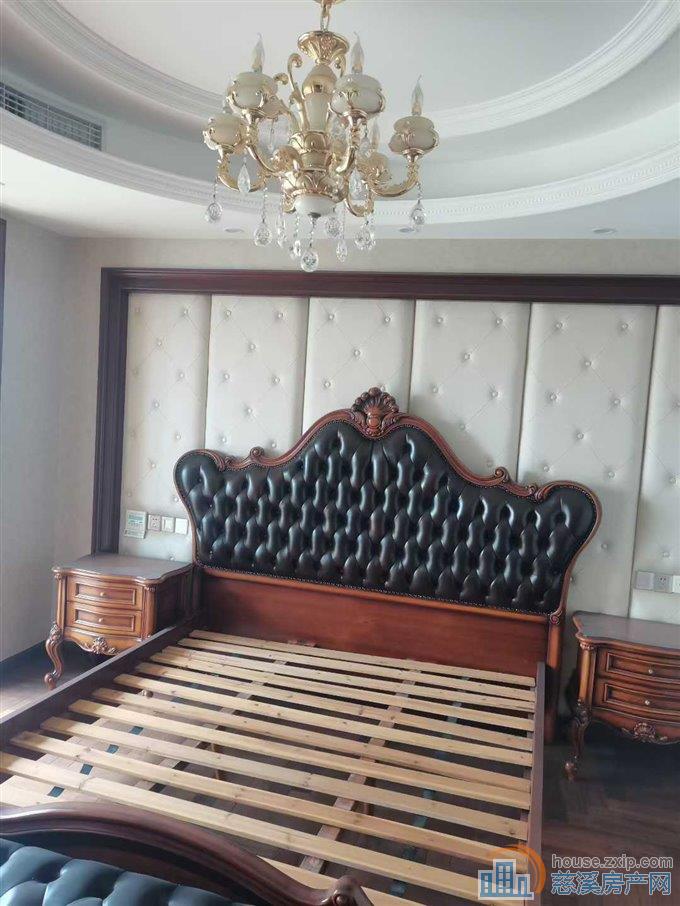 嘉景苑183平豪装+车位储188万