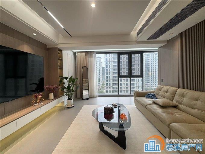 泊蔚130平全新装修258万带车位直接钥