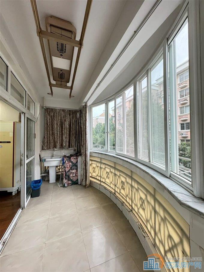 出租东兴苑南区123平2700每月