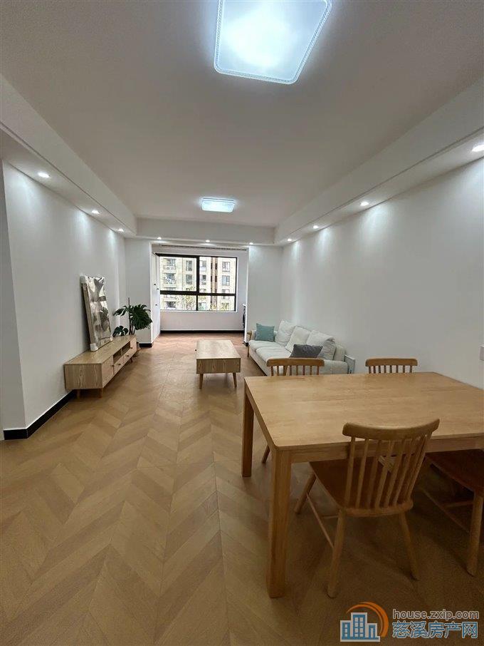 出租中海湖心半岛花苑101平5000每月