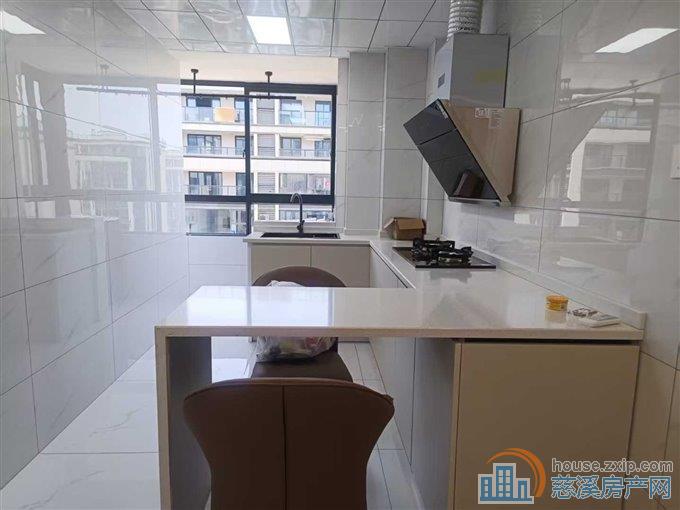 锦文佳苑大套分割朝北二室一卫2300元