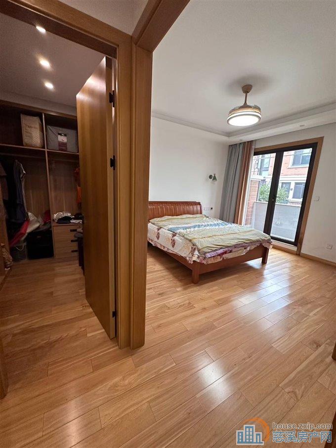 长河“方太美郡别墅”边套