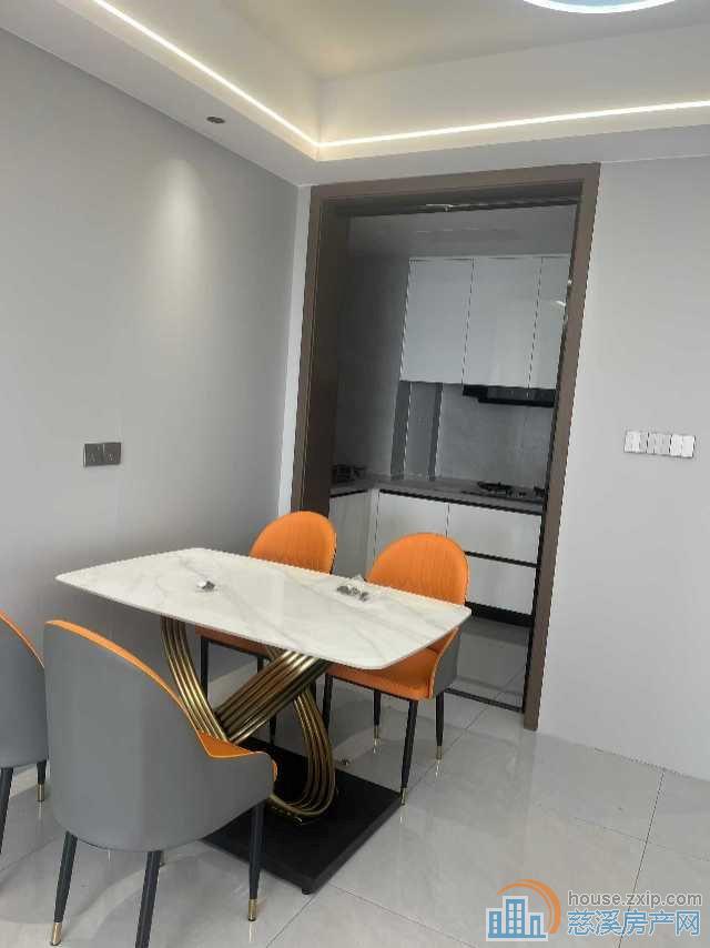 嘉景园二室92平整租全新精装首次出租