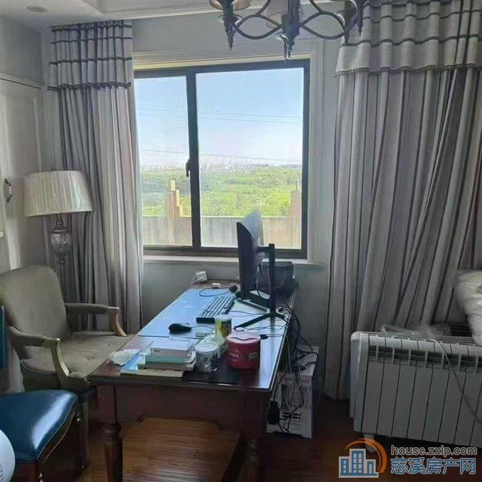 白金湾小区电梯精装修125.8万直接房源