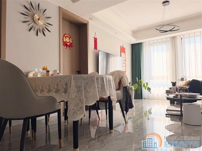 江滨之城山景苑97.05平 现代精装 