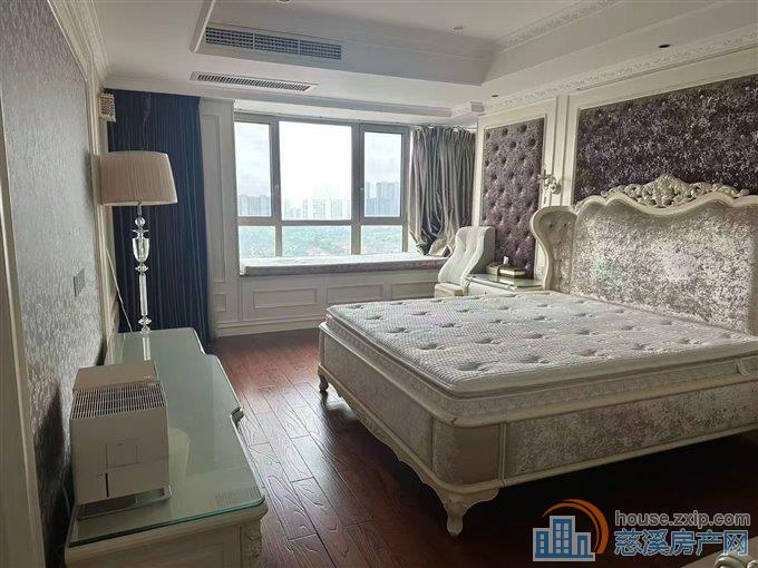 金水湾140平两室自住精装修