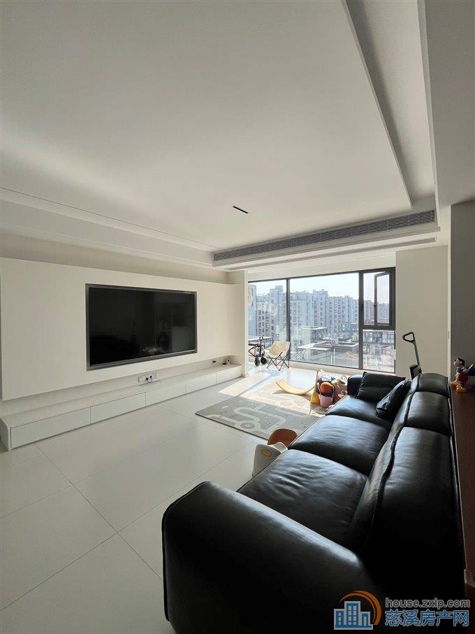 珑玥府143平,豪华装修中上楼层