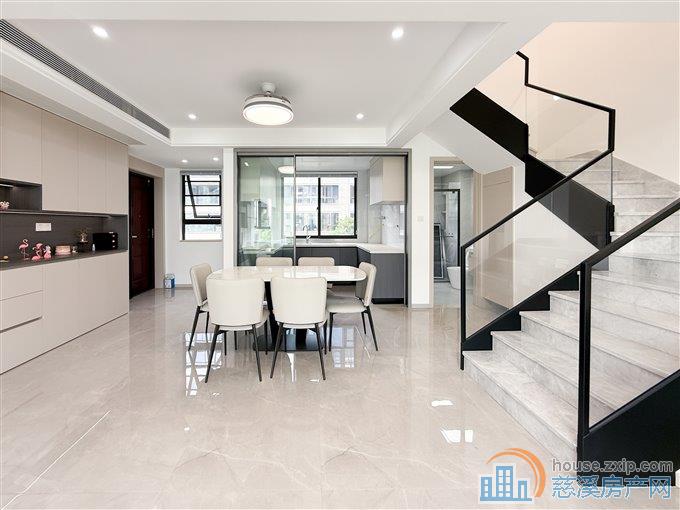 珑玥府 全新精装没住过 叠墅 送车位