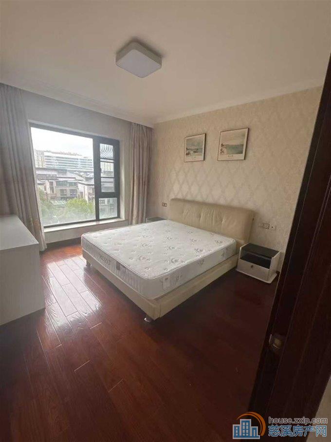 金地鸿悦精装修4房朝南156平方钥匙在