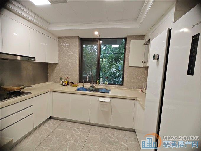 中海湖心半岛 精装130平228万