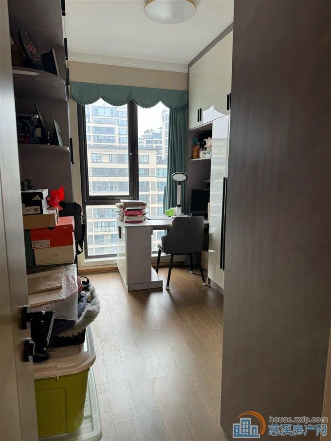 中海湖心半岛花苑