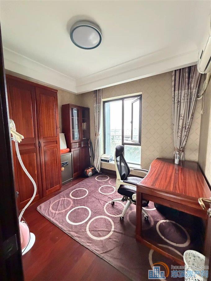 出租金地鸿悦138平3600每月