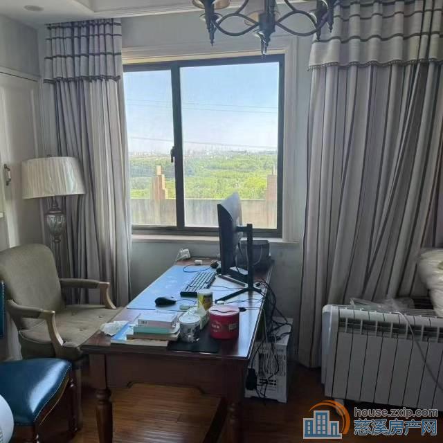 捡漏白金湾132平精装满2年125.8万