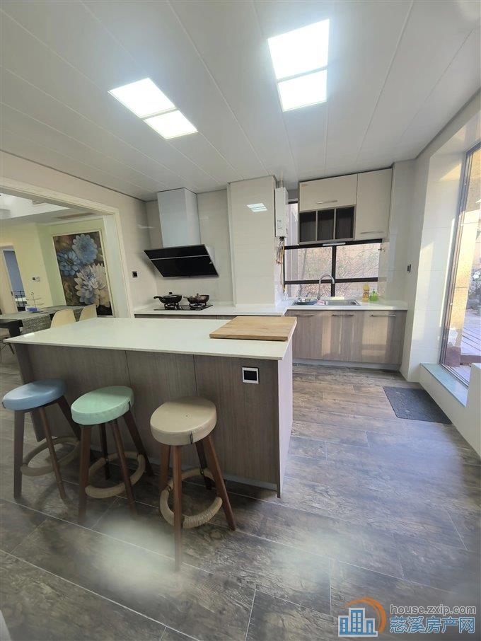 白金湾 精装修 143平 150万