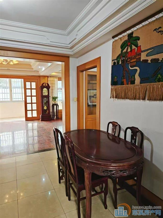 孙塘新村稀缺一楼152平142.8万