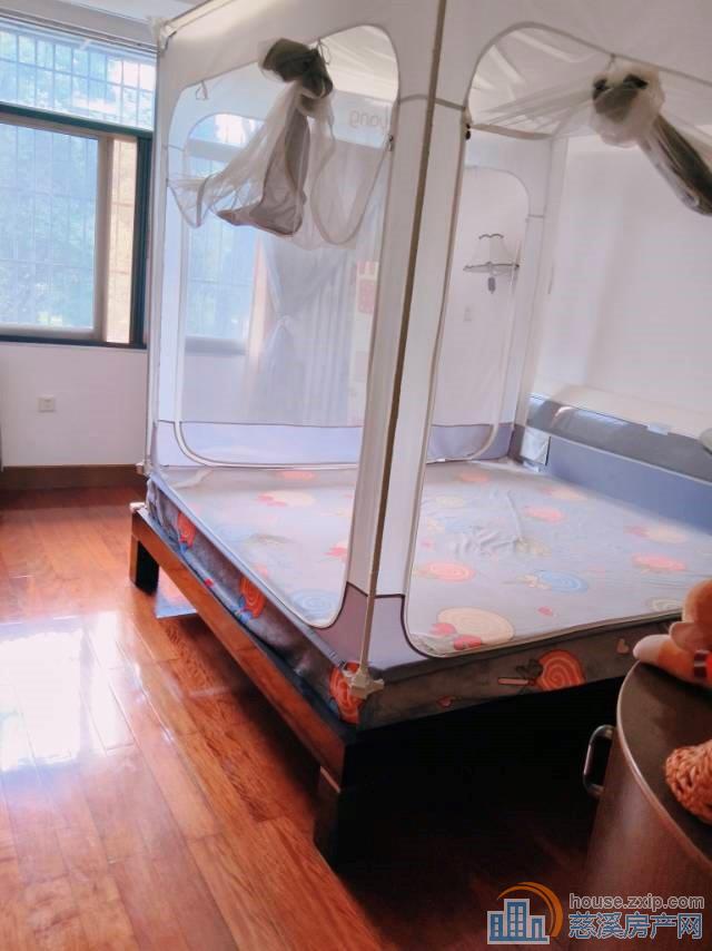 大润发附近两室1800元，直接